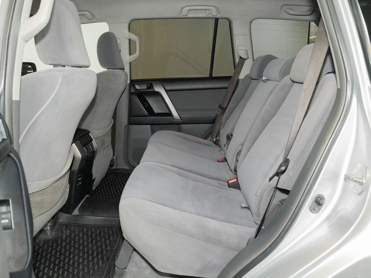 Toyota Land Cruiser Prado 2011 - фото автомобиля