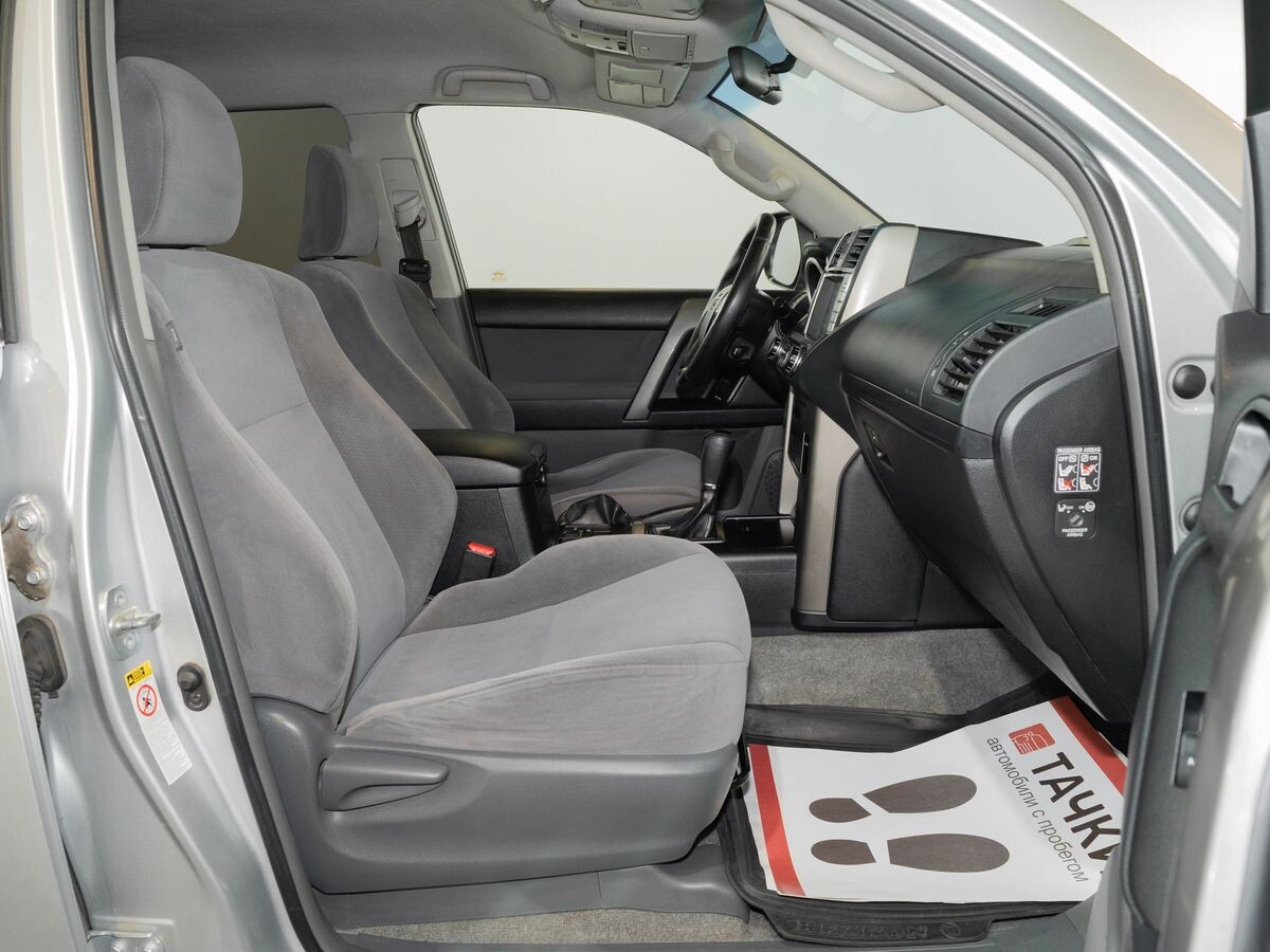 Toyota Land Cruiser Prado 2011 - фото автомобиля