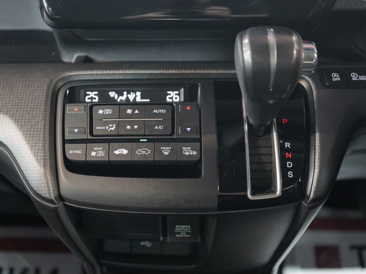 Honda Stepwgn 2021 - фото автомобиля