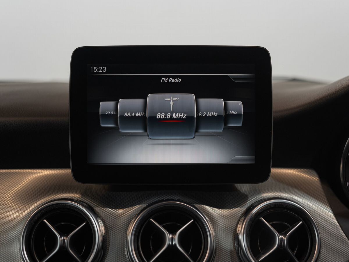 Mercedes-Benz GLA 2017 - фото автомобиля