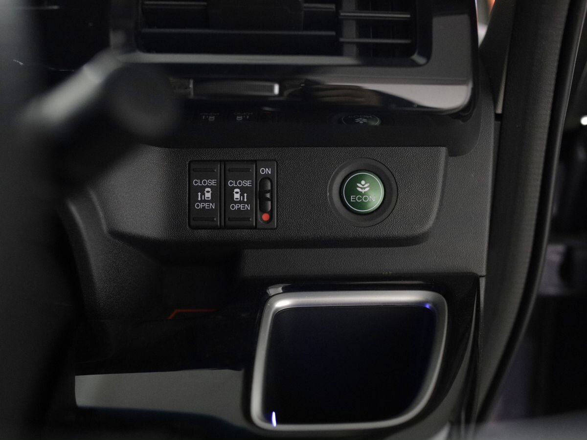 Honda Stepwgn 2016 - фото автомобиля