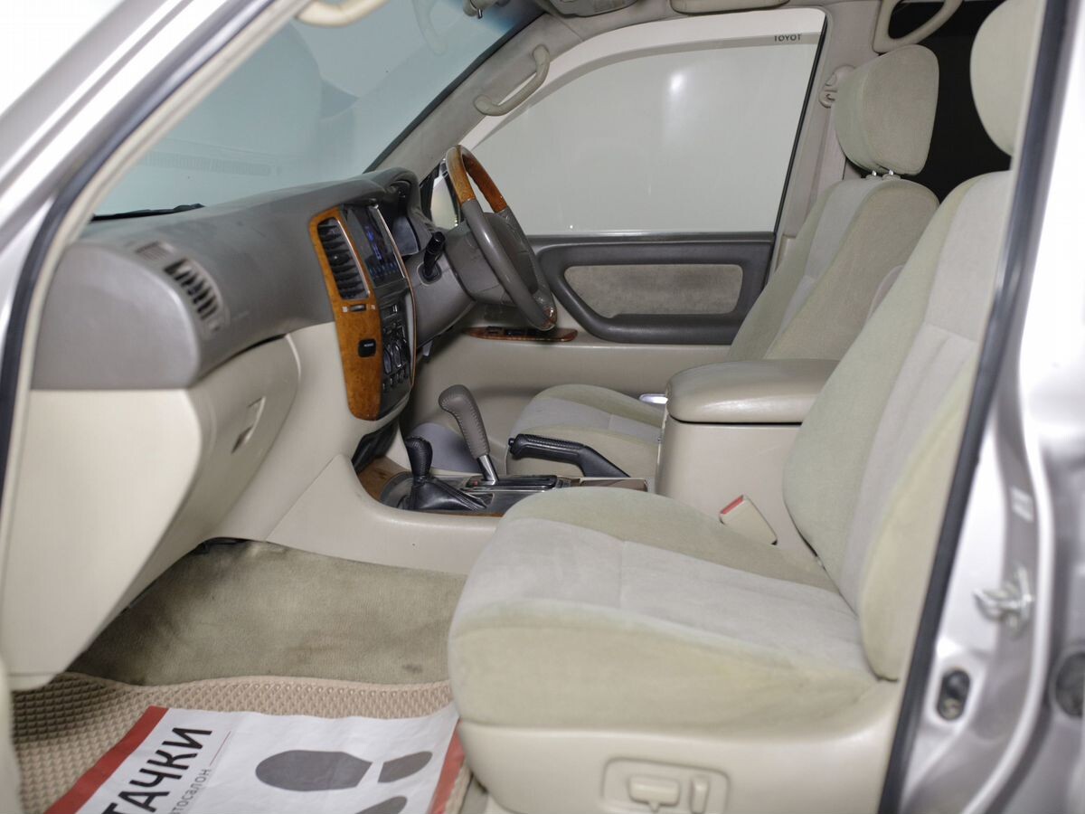 Toyota Land Cruiser 2002 - фото автомобиля
