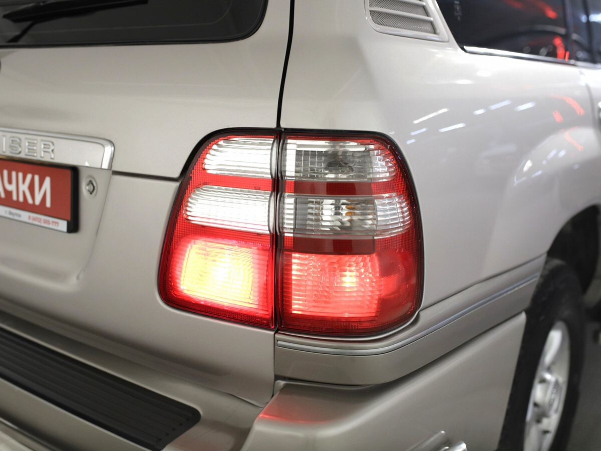 Toyota Land Cruiser 2002 - фото автомобиля