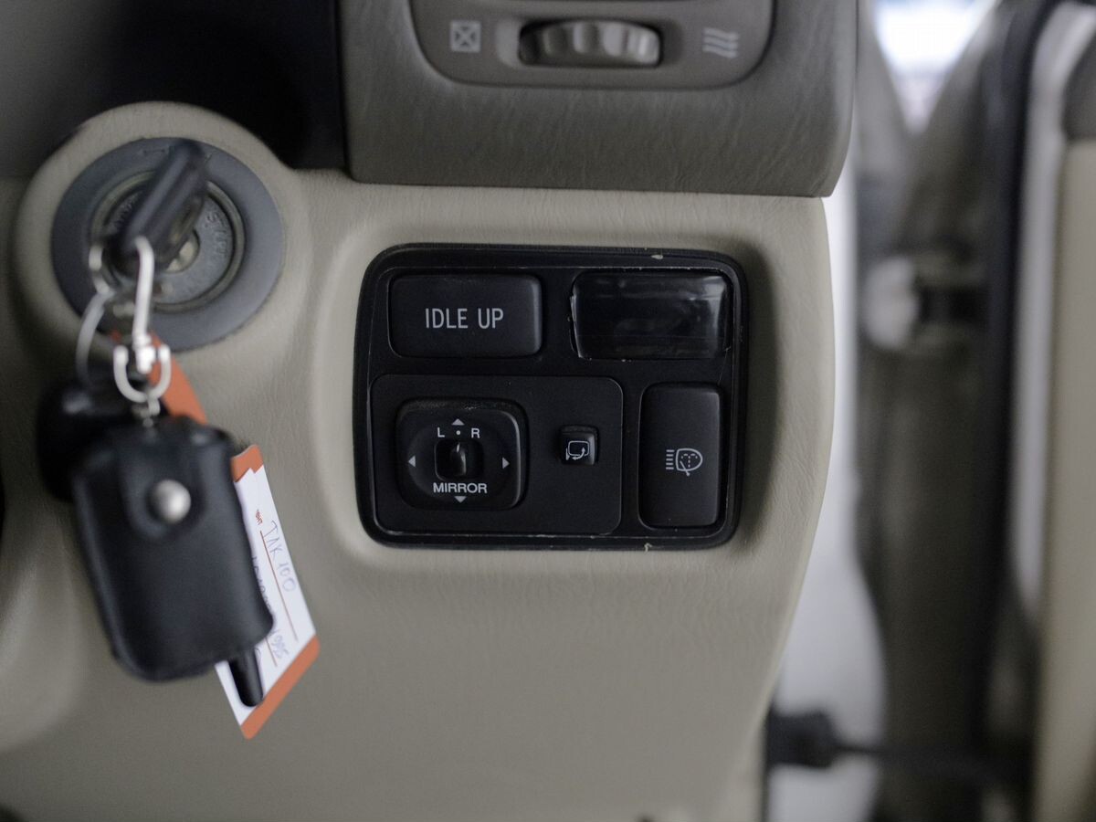 Toyota Land Cruiser 2002 - фото автомобиля