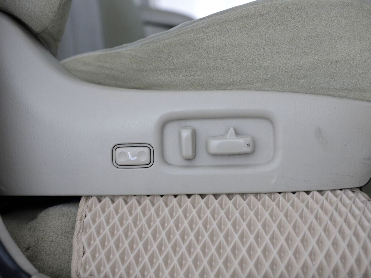 Toyota Land Cruiser 2002 - фото автомобиля