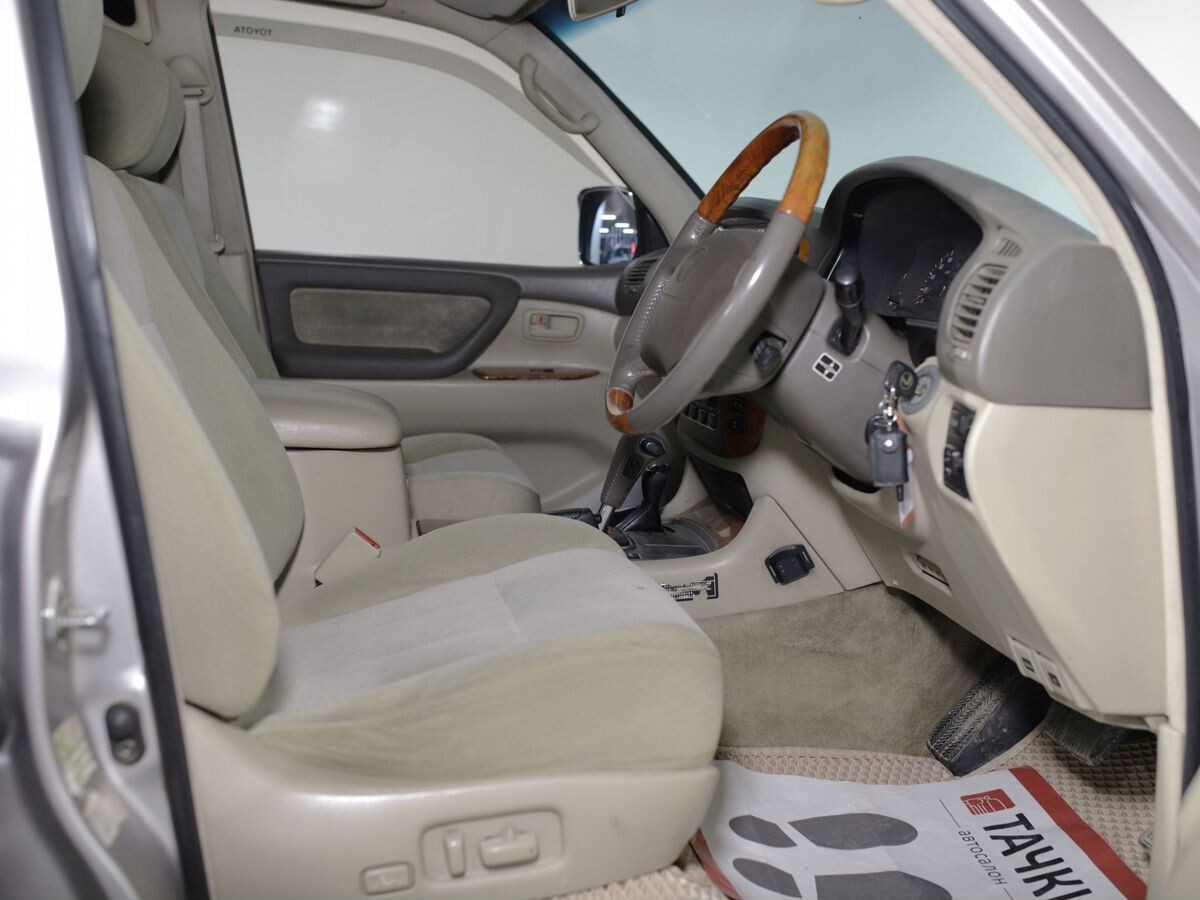 Toyota Land Cruiser 2002 - фото автомобиля