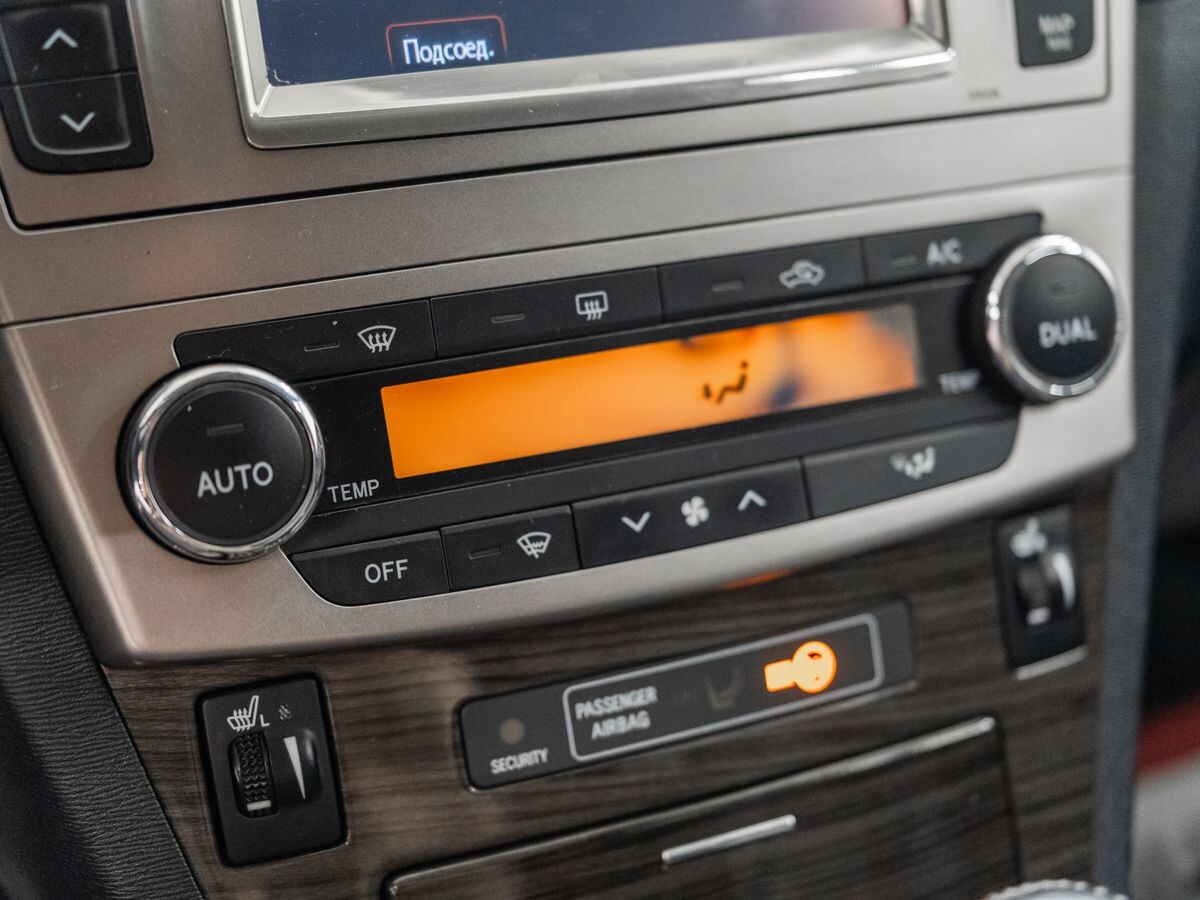 Toyota Avensis 2012 - фото автомобиля