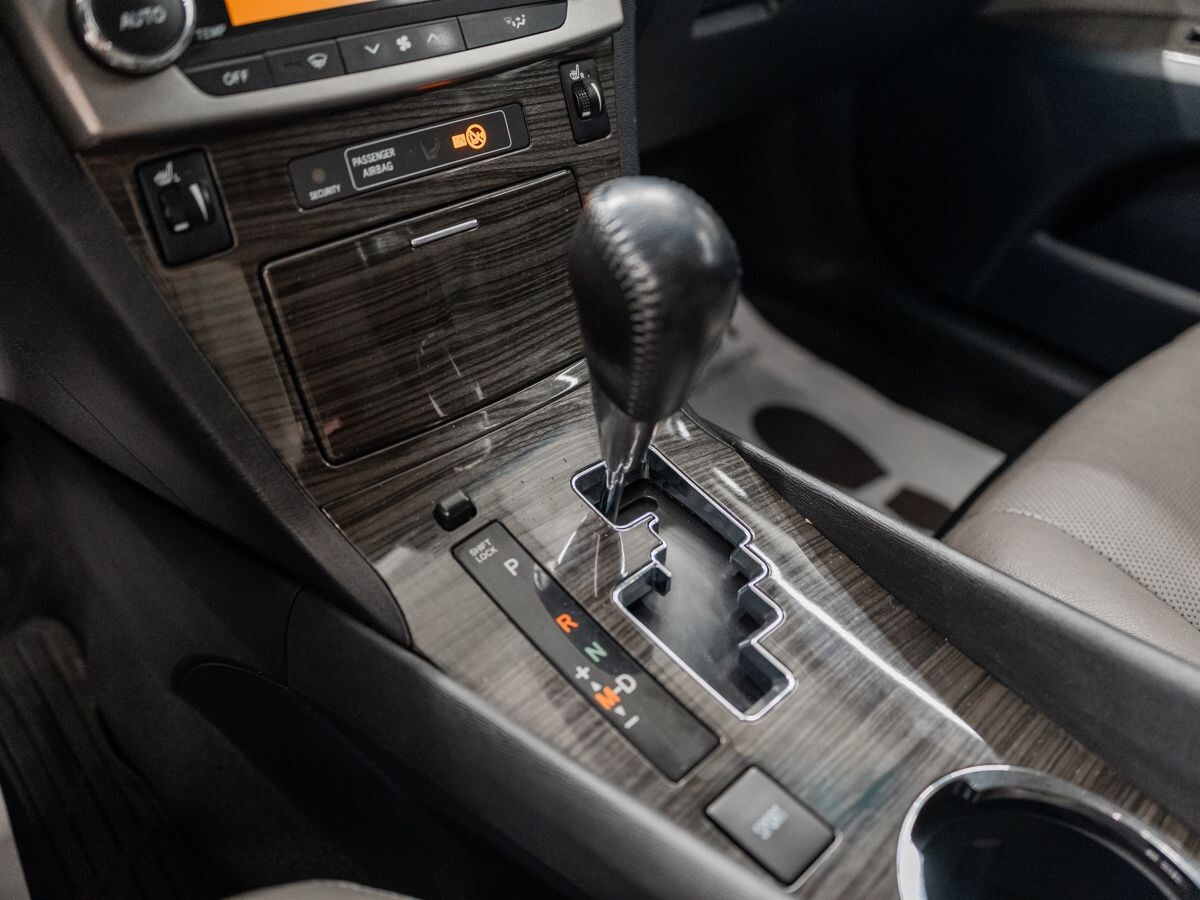 Toyota Avensis 2012 - фото автомобиля