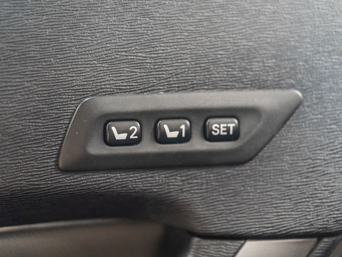 Toyota Avensis 2012 - фото автомобиля