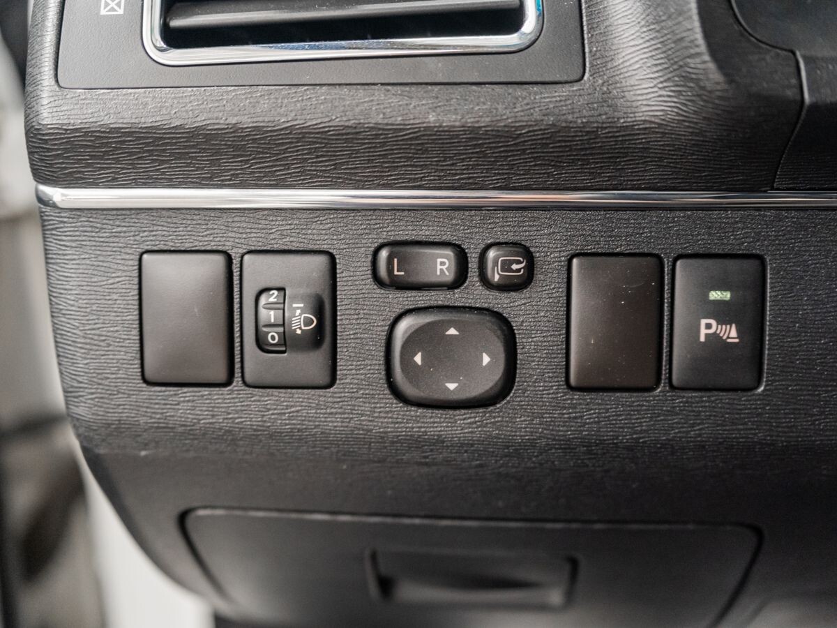 Toyota Avensis 2012 - фото автомобиля