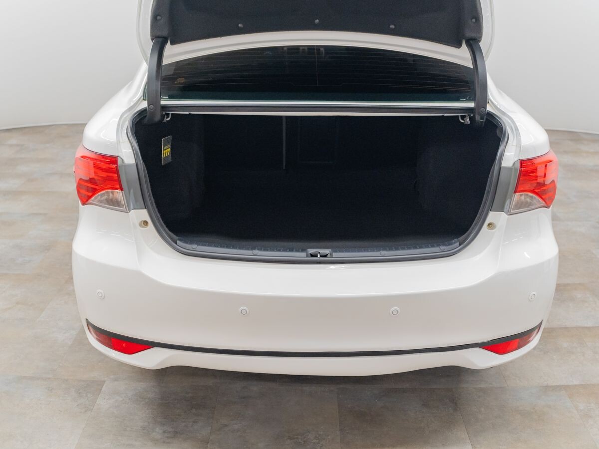 Toyota Avensis 2012 - фото автомобиля