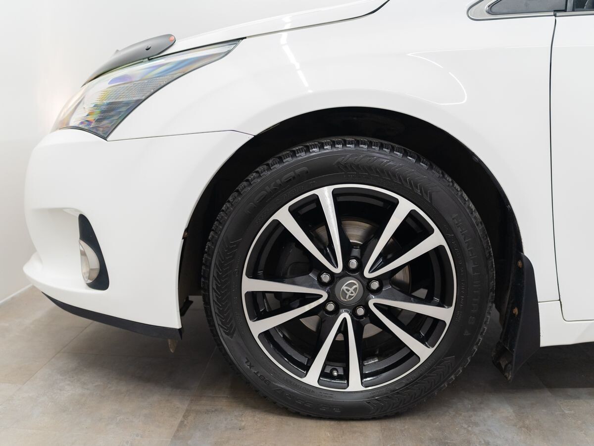 Toyota Avensis 2012 - фото автомобиля