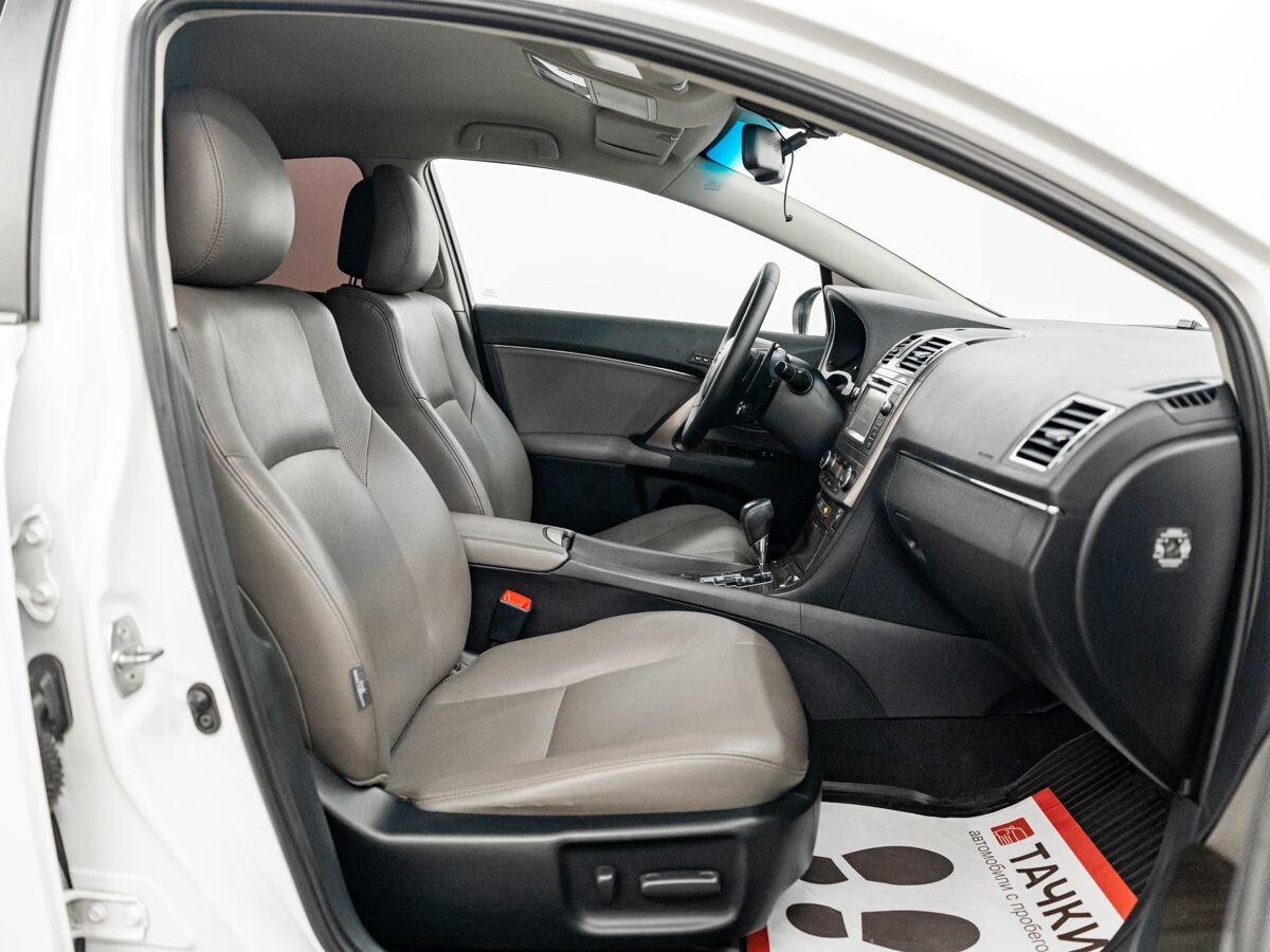 Toyota Avensis 2012 - фото автомобиля