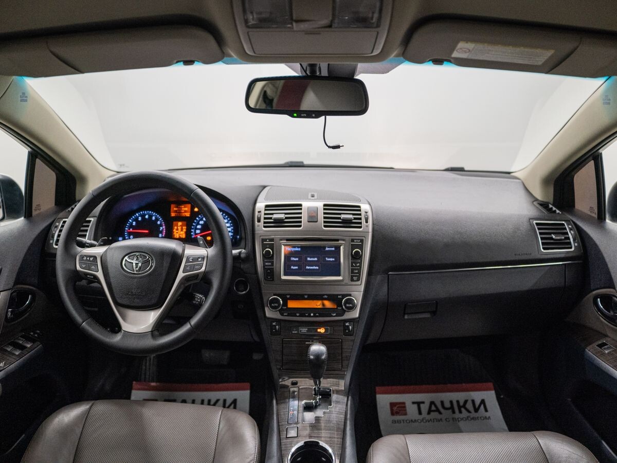 Toyota Avensis 2012 - фото автомобиля