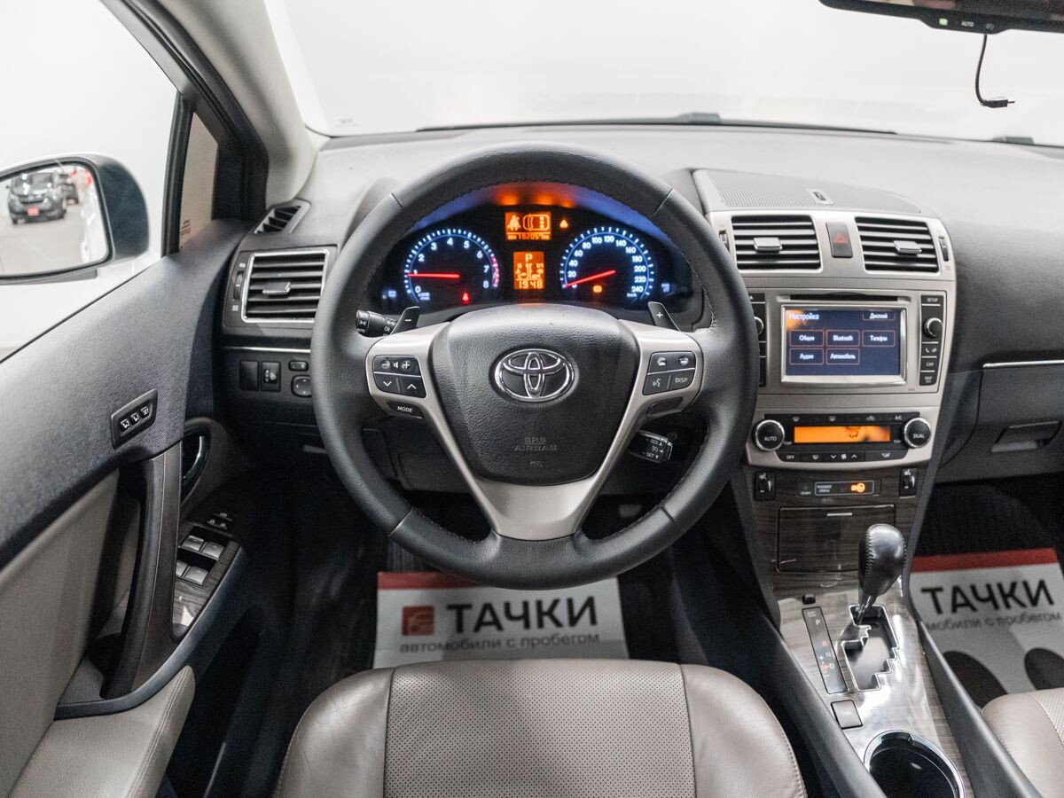 Toyota Avensis 2012 - фото автомобиля