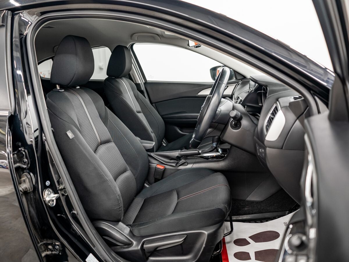 Mazda Axela 2017 - фото автомобиля