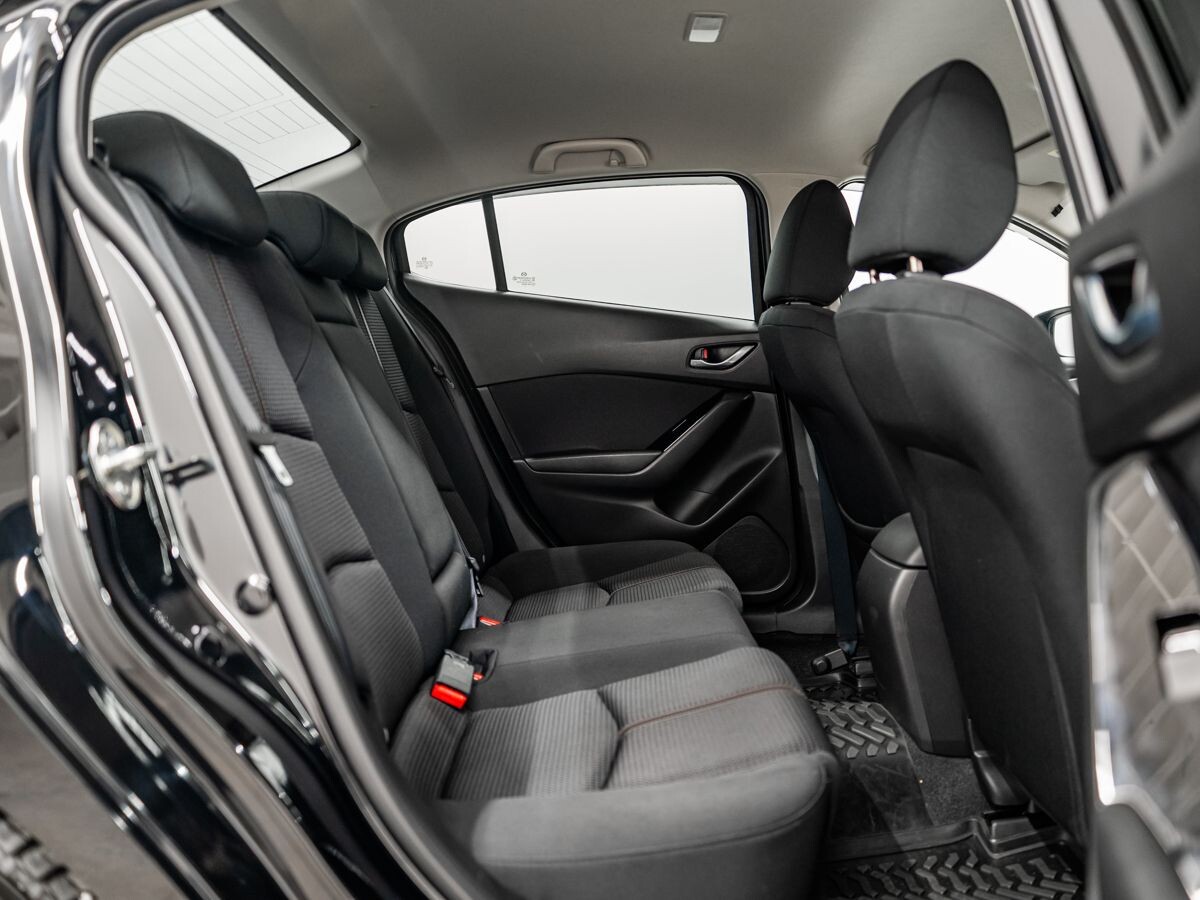 Mazda Axela 2017 - фото автомобиля