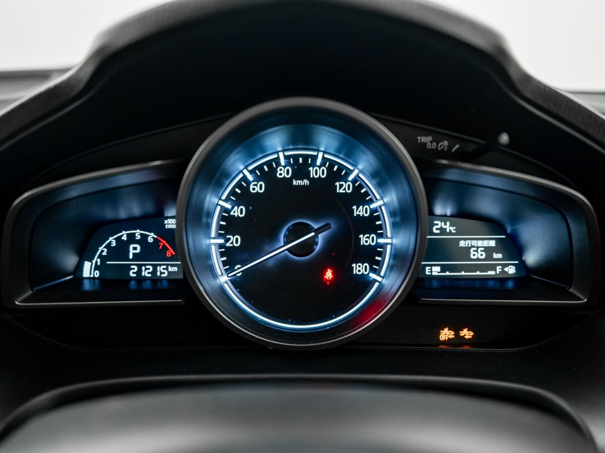 Mazda Axela 2017 - фото автомобиля