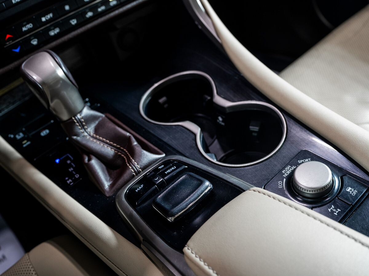 Lexus RX 2017 - фото автомобиля