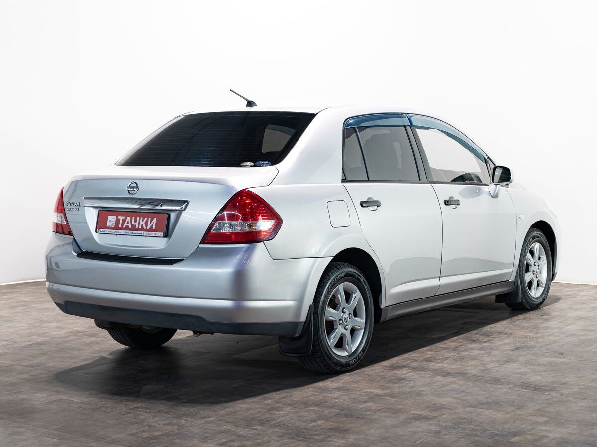 Nissan Tiida 2009 - фото автомобиля