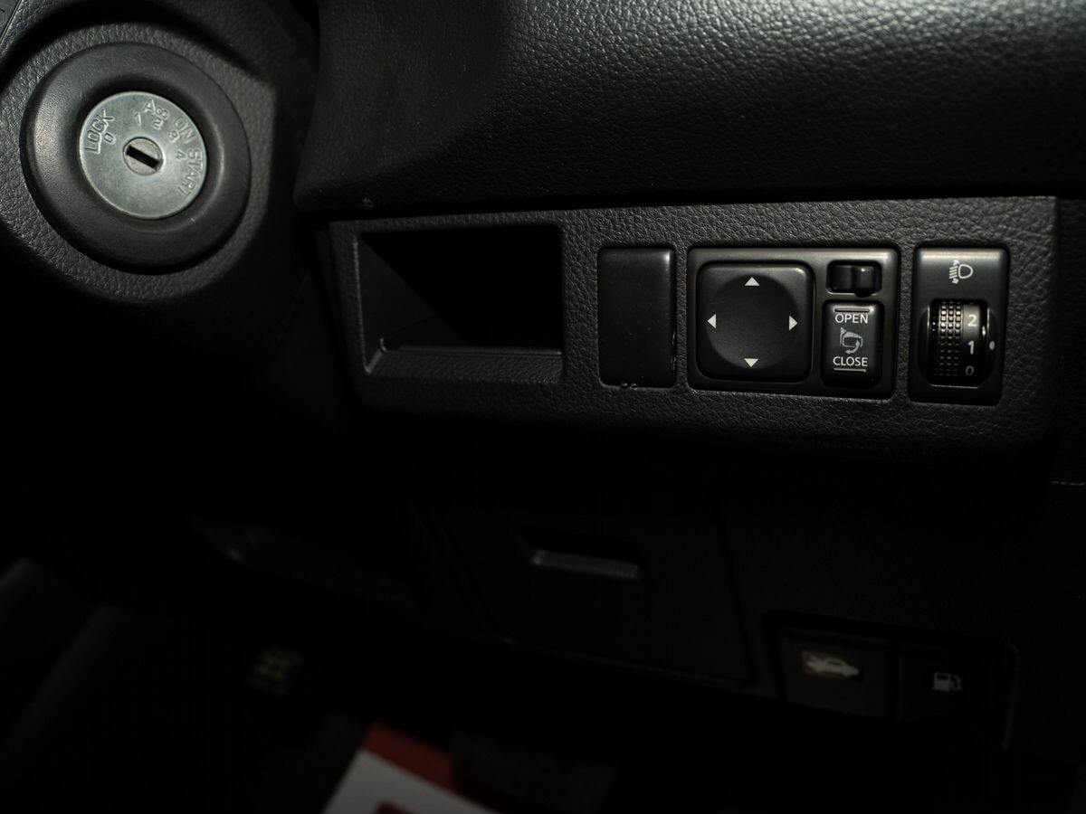 Nissan Tiida 2009 - фото автомобиля