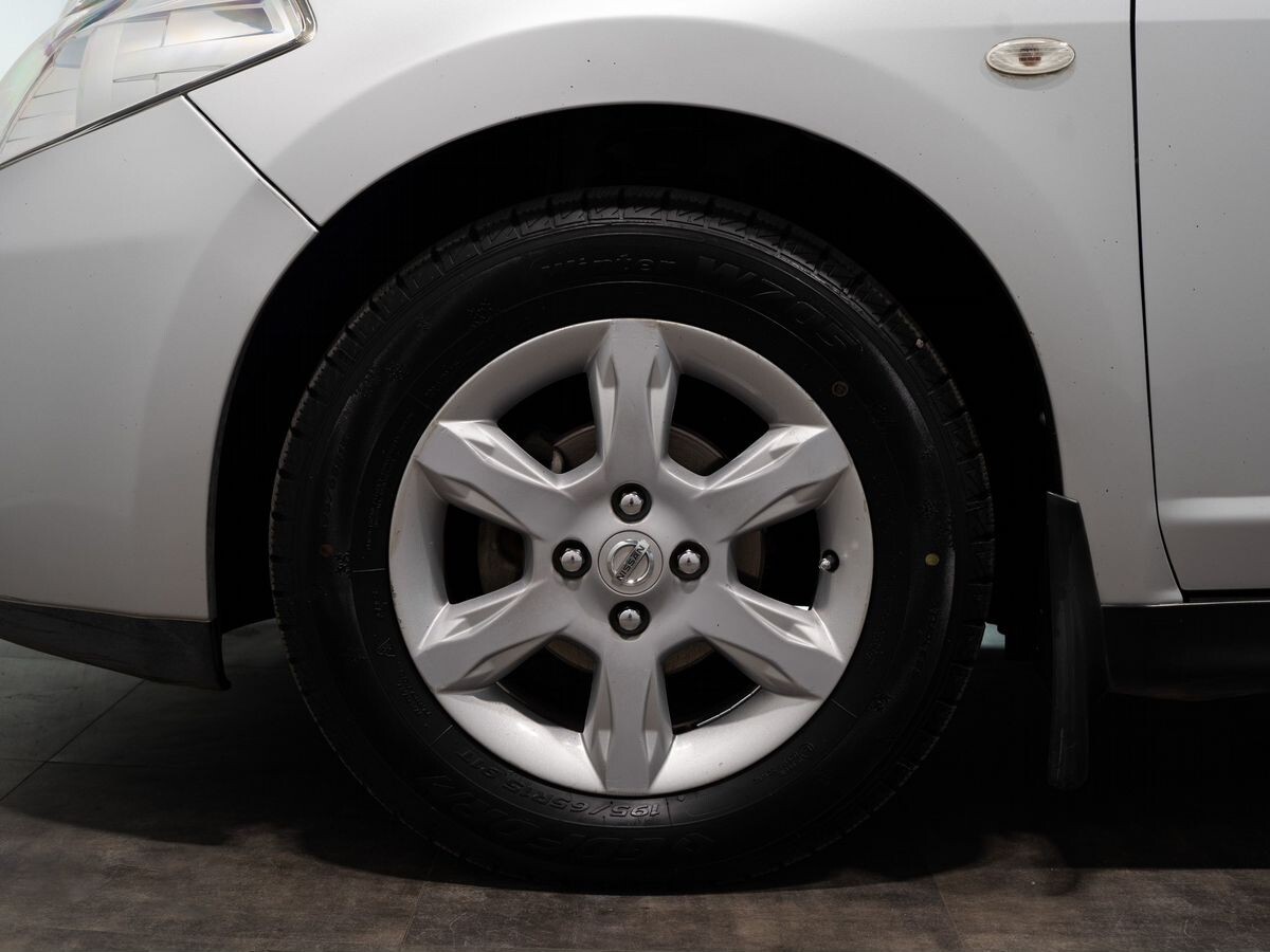 Nissan Tiida 2009 - фото автомобиля