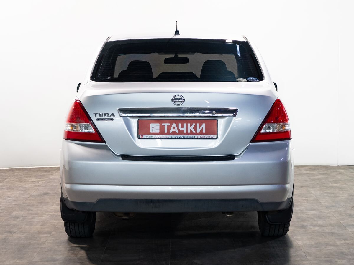 Nissan Tiida 2009 - фото автомобиля