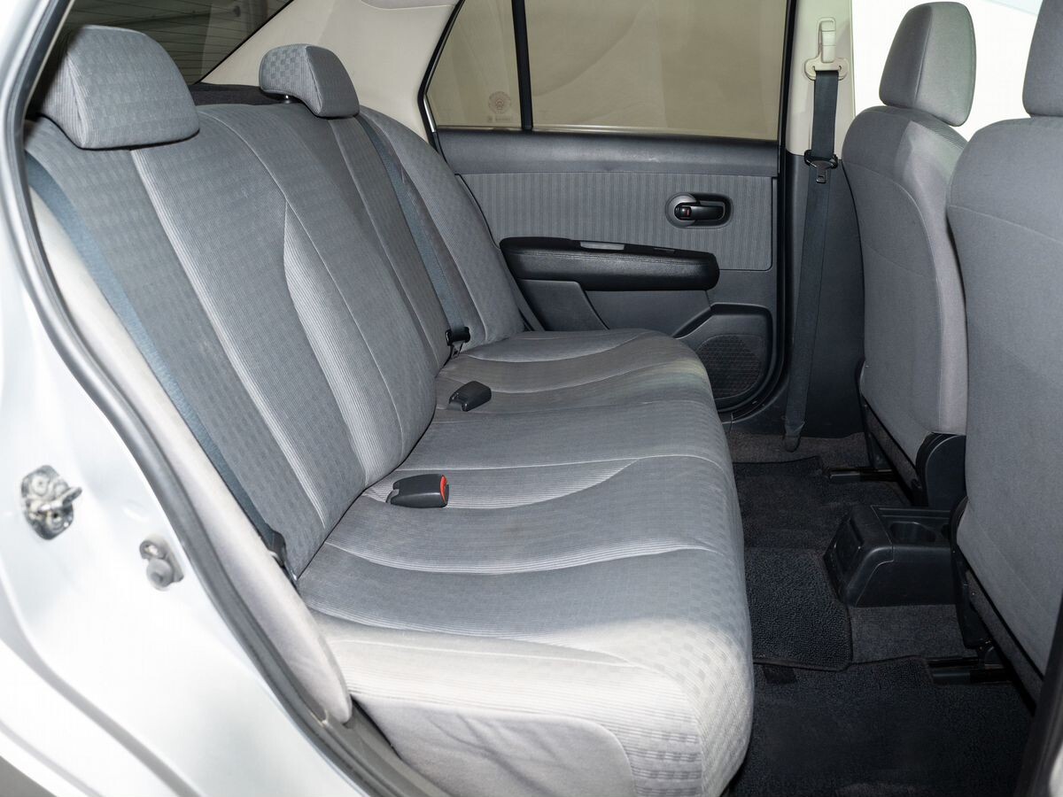 Nissan Tiida 2009 - фото автомобиля