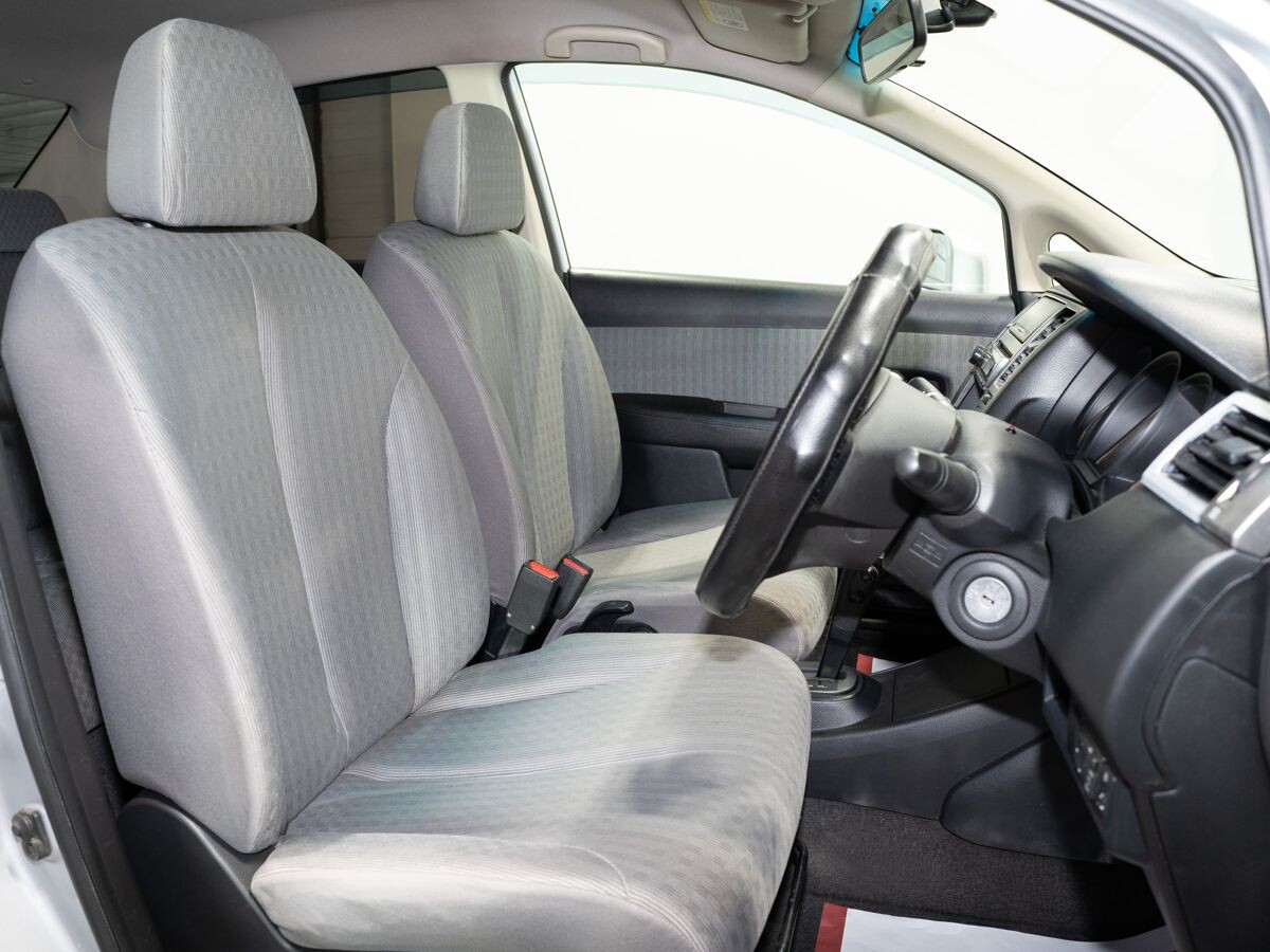 Nissan Tiida 2009 - фото автомобиля