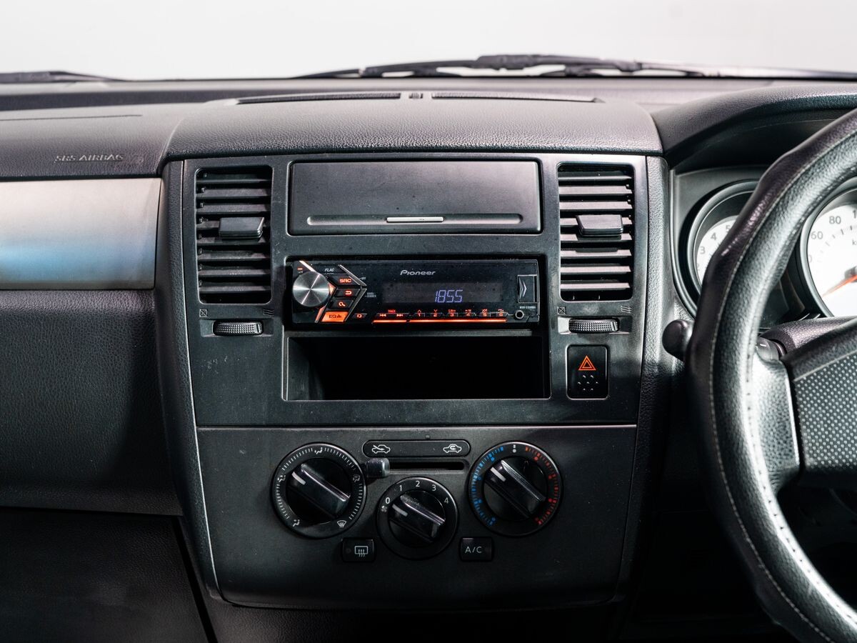 Nissan Tiida 2009 - фото автомобиля