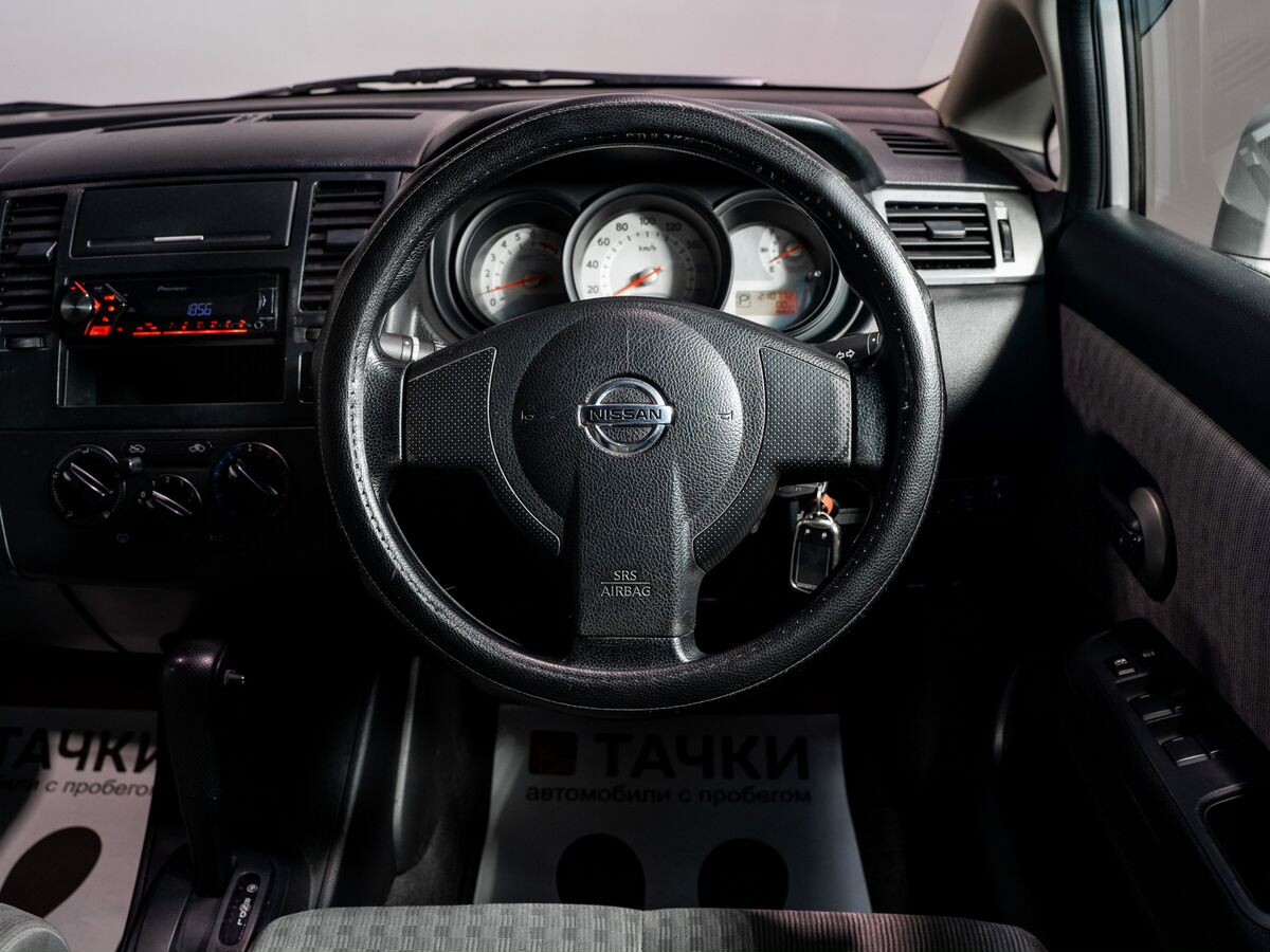 Nissan Tiida 2009 - фото автомобиля