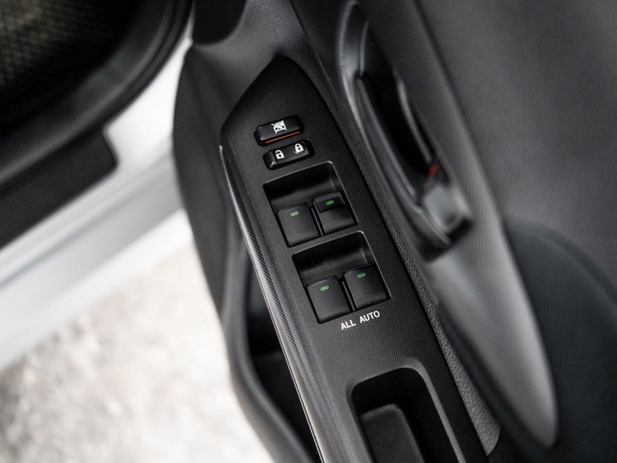 Toyota Wish 2016 - фото автомобиля