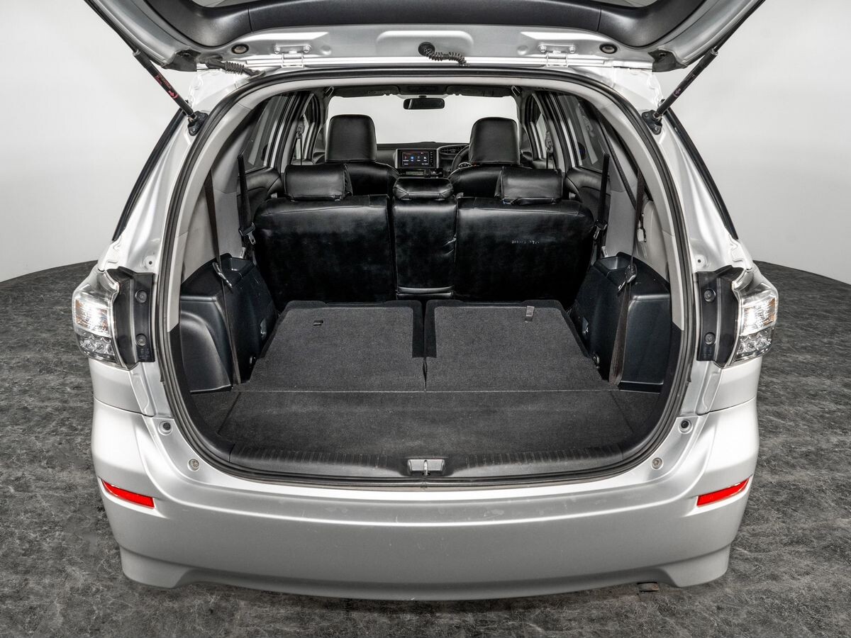 Toyota Wish 2016 - фото автомобиля