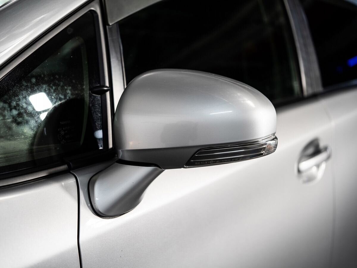 Toyota Wish 2016 - фото автомобиля