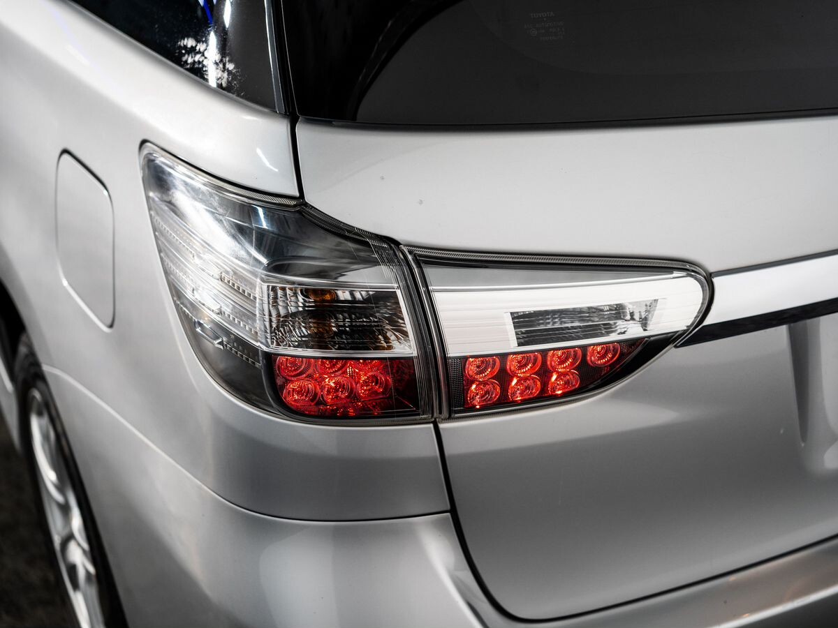 Toyota Wish 2016 - фото автомобиля