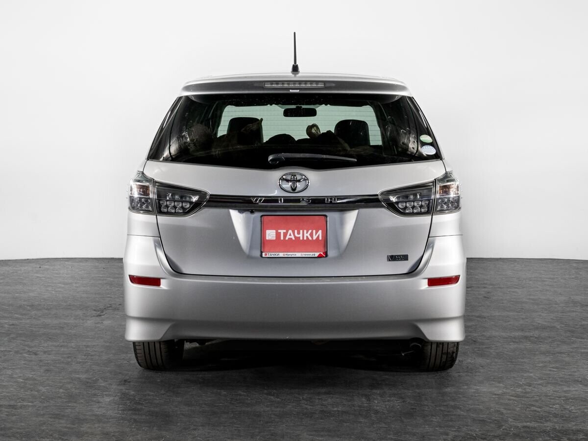 Toyota Wish 2016 - фото автомобиля
