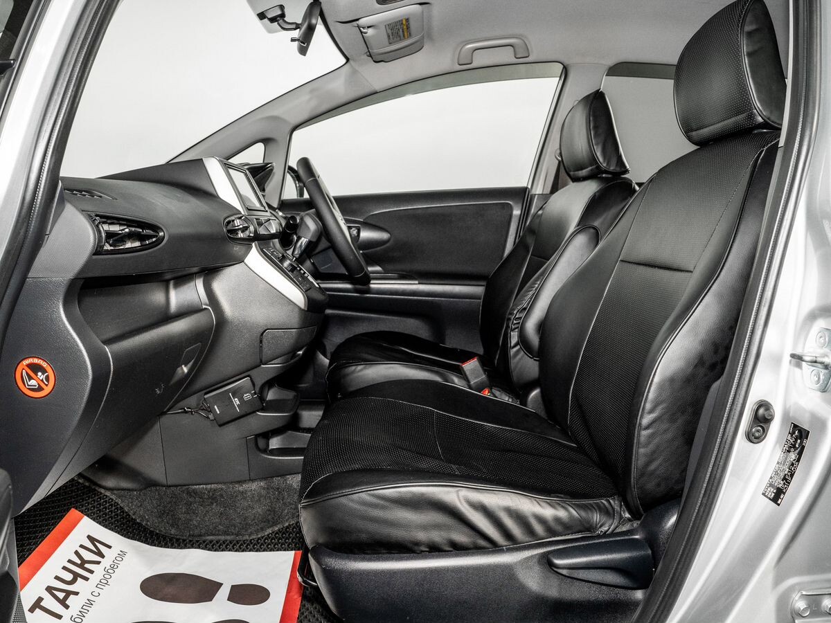 Toyota Wish 2016 - фото автомобиля