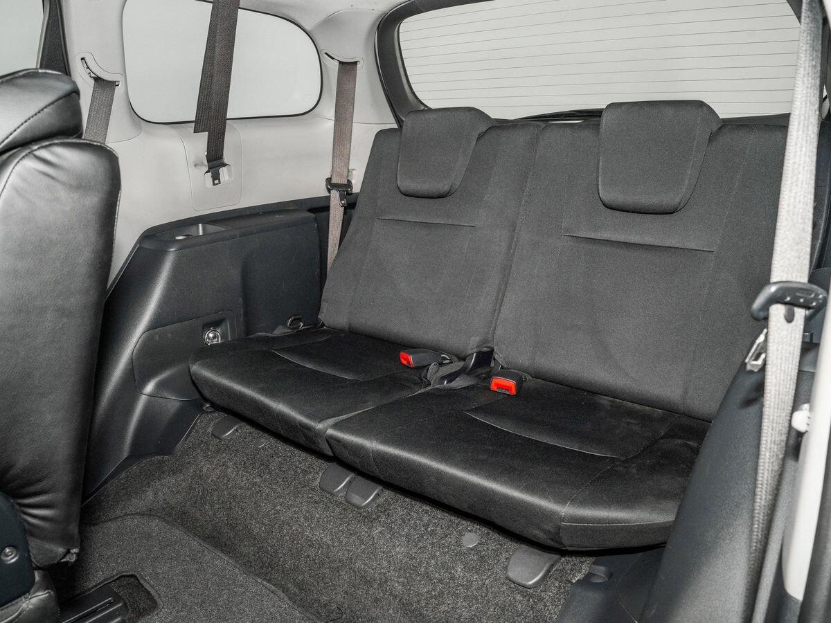 Toyota Wish 2016 - фото автомобиля