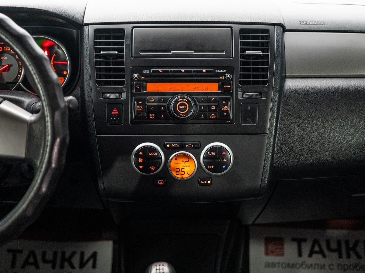 Nissan Tiida 2010 - фото автомобиля
