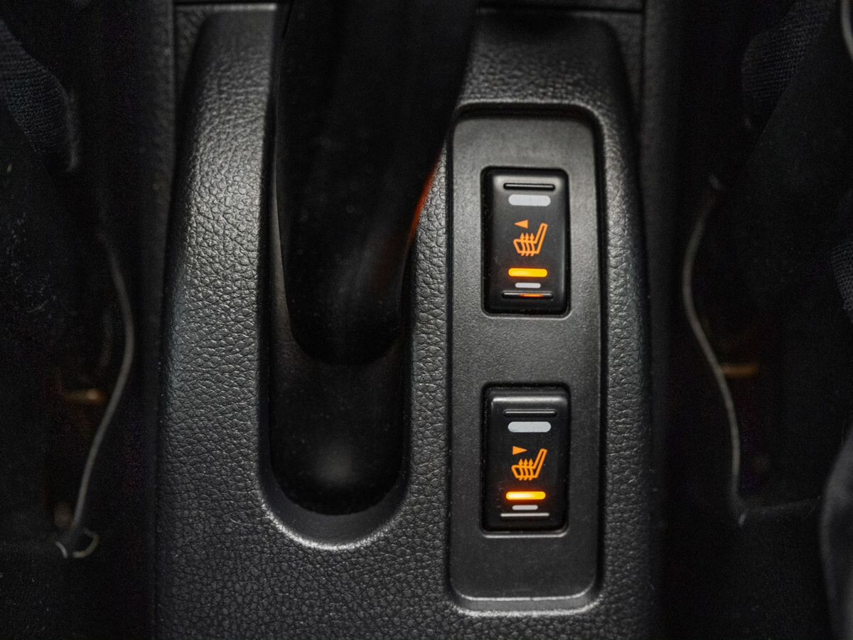 Nissan Tiida 2010 - фото автомобиля