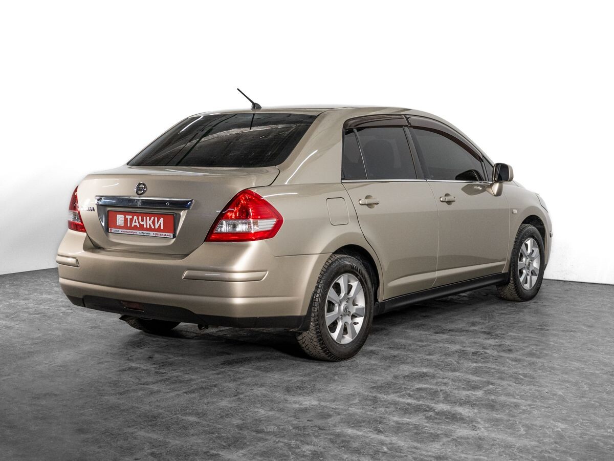 Nissan Tiida 2010 - фото автомобиля