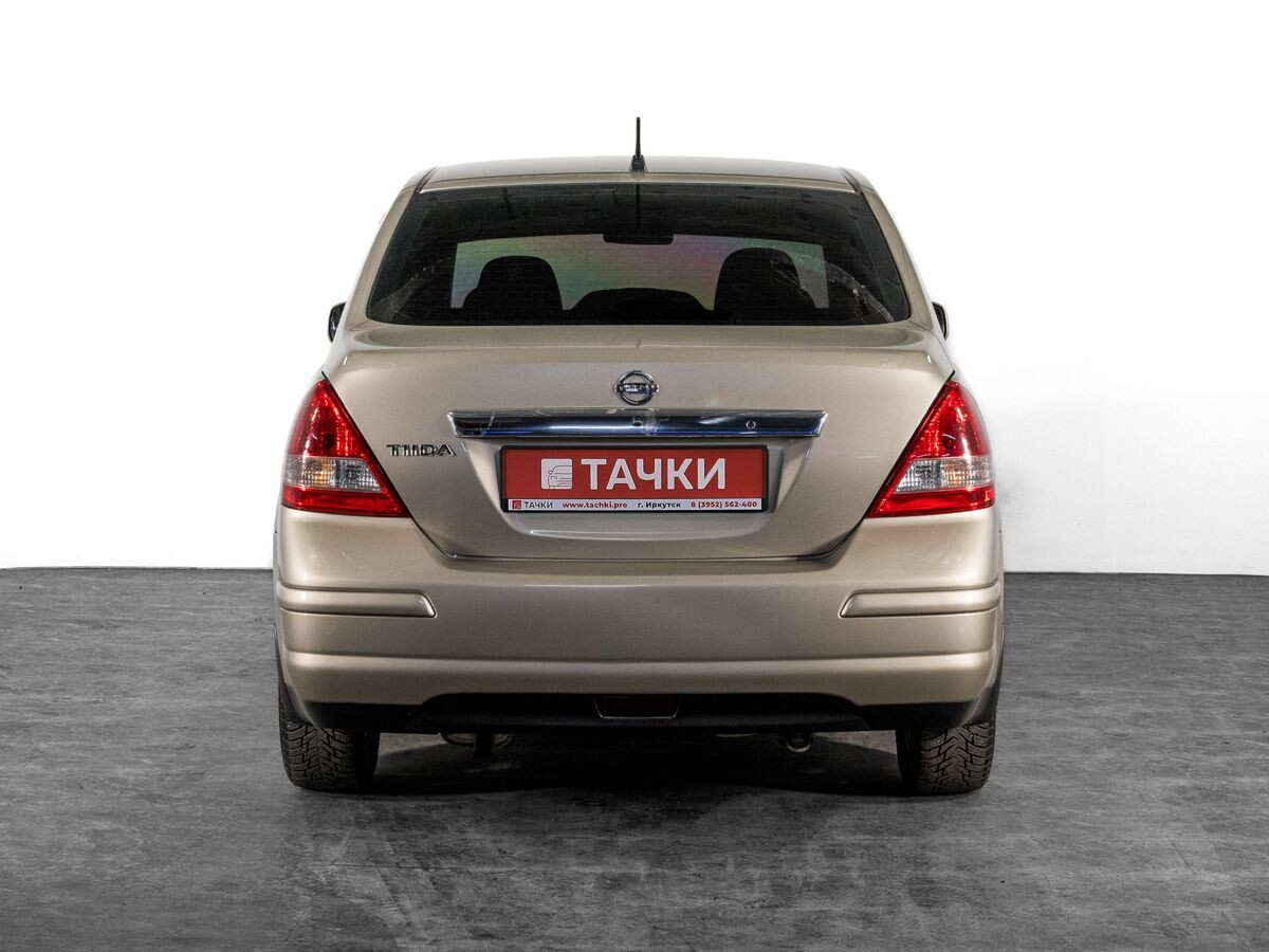 Nissan Tiida 2010 - фото автомобиля