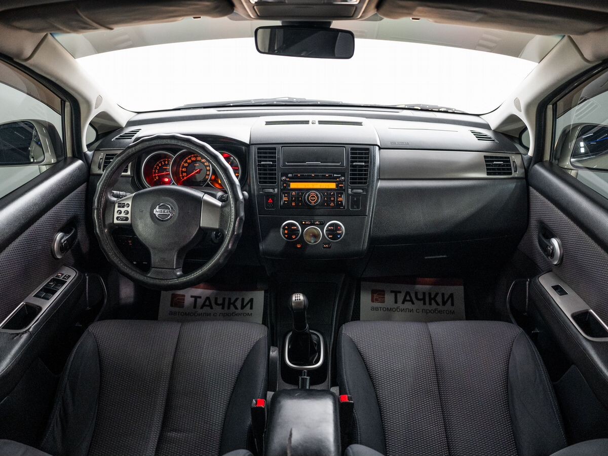 Nissan Tiida 2010 - фото автомобиля