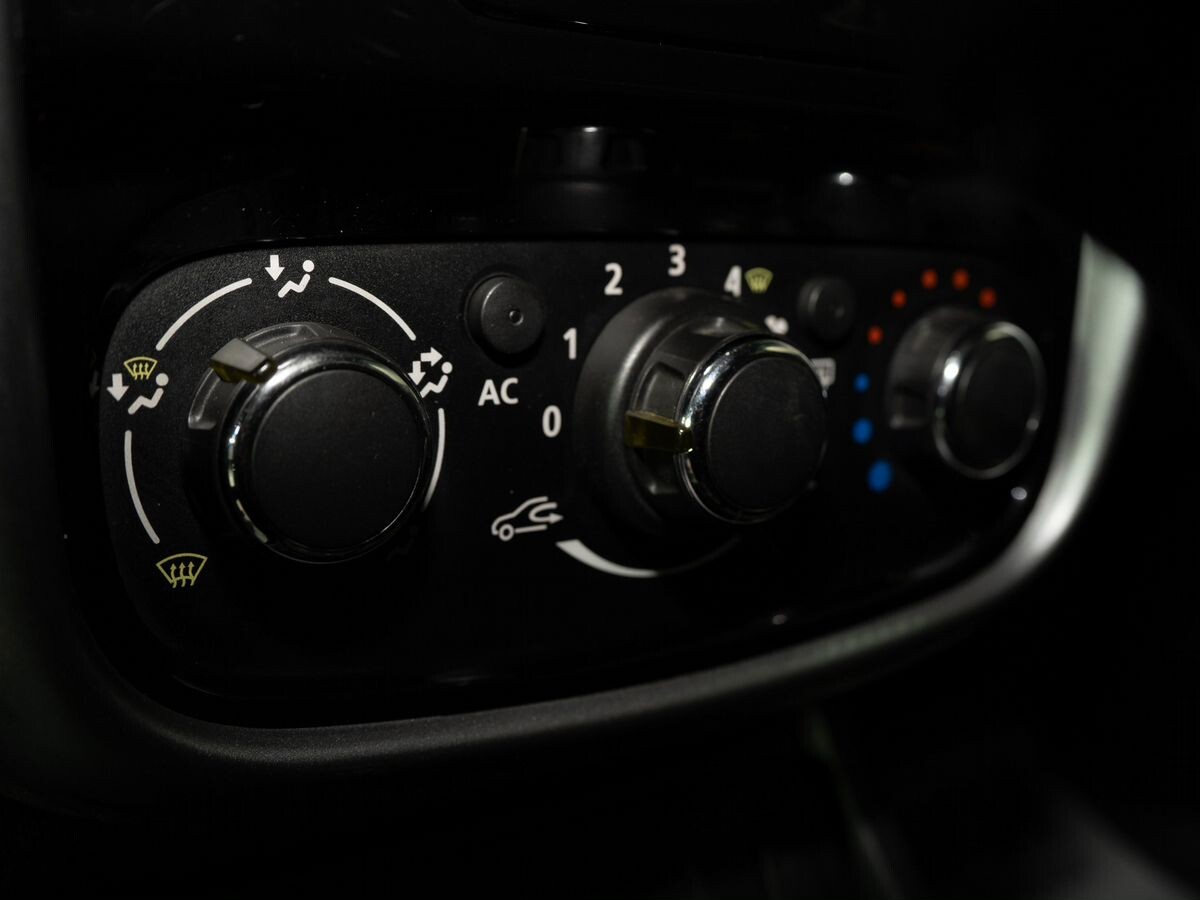 Renault Duster 2012 - фото автомобиля