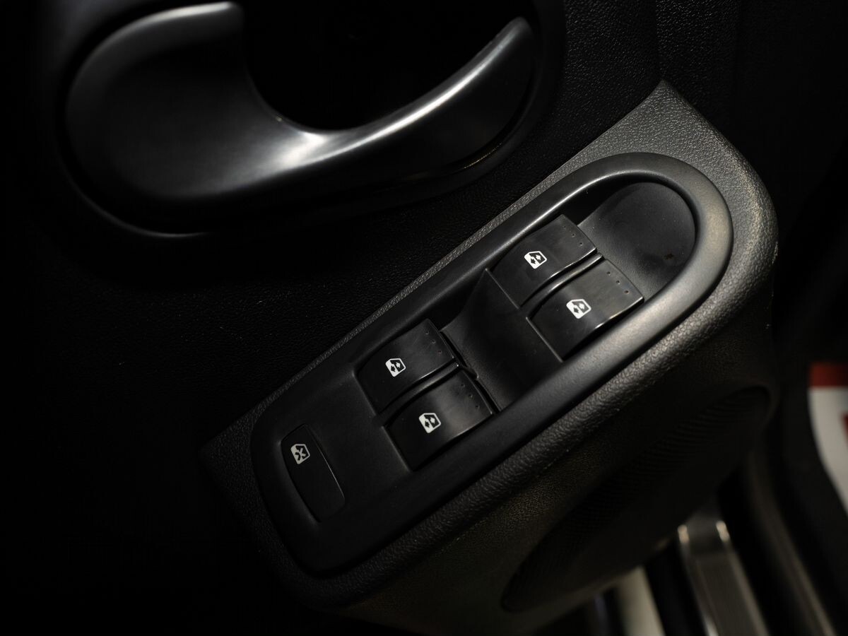 Renault Duster 2012 - фото автомобиля