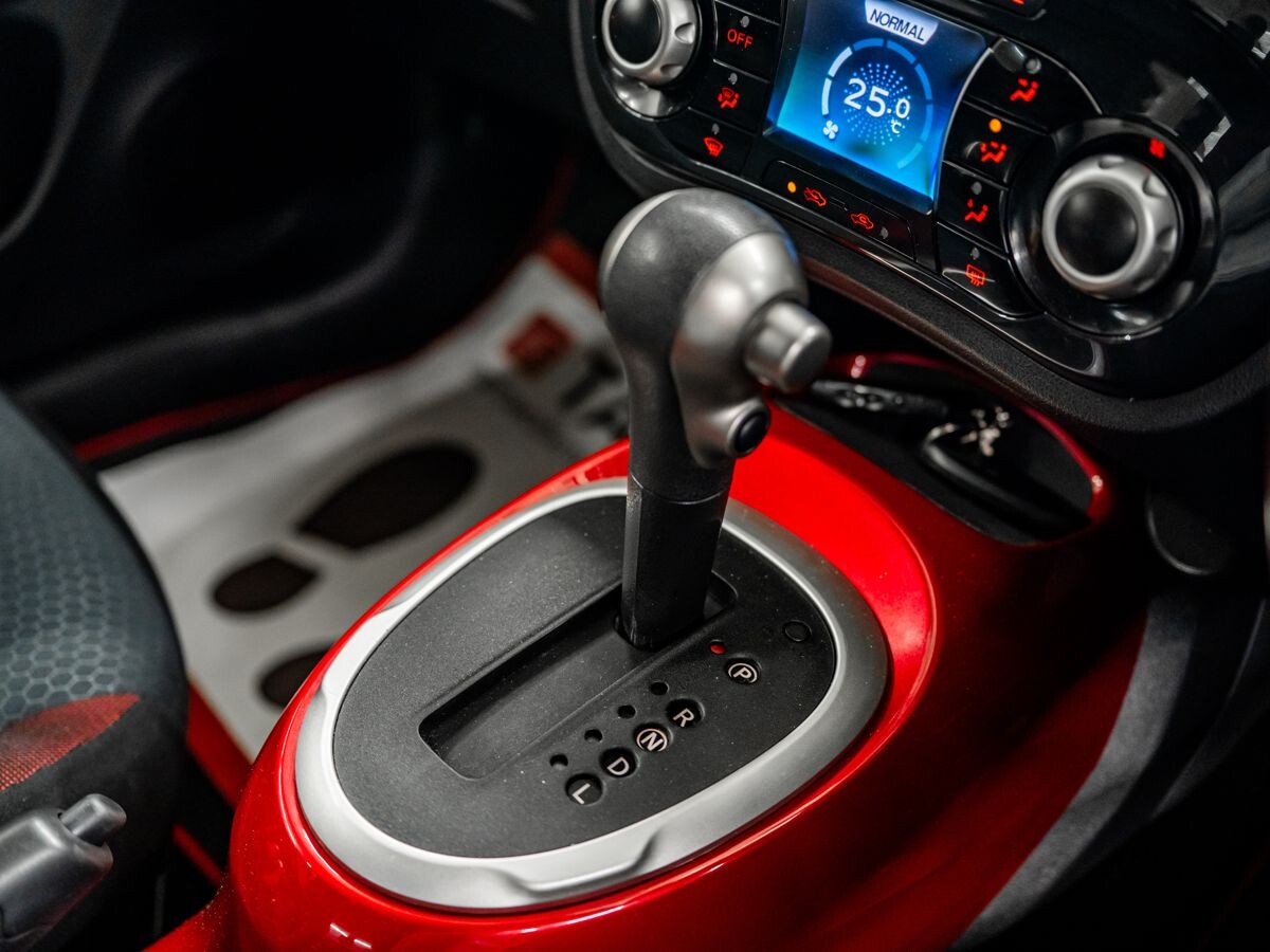 Nissan Juke 2012 - фото автомобиля