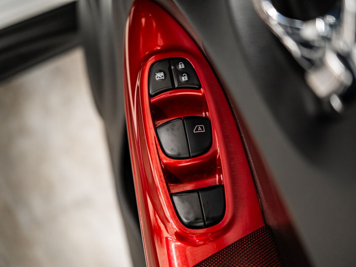 Nissan Juke 2012 - фото автомобиля