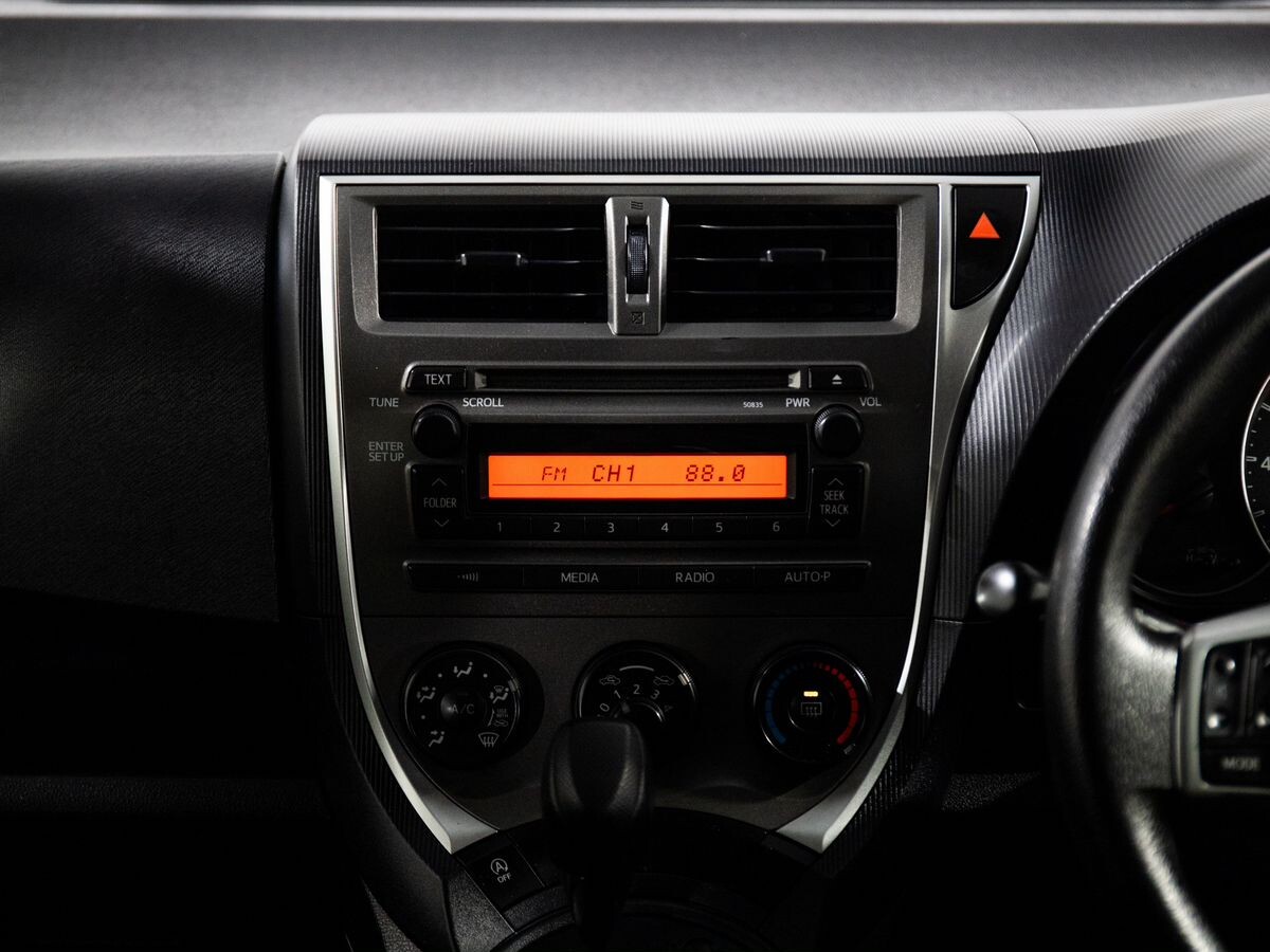 Toyota Ractis 2012 - фото автомобиля