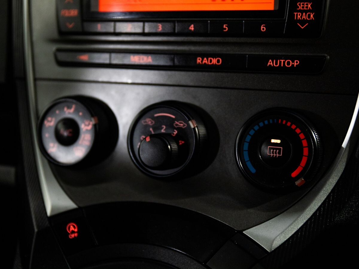 Toyota Ractis 2012 - фото автомобиля