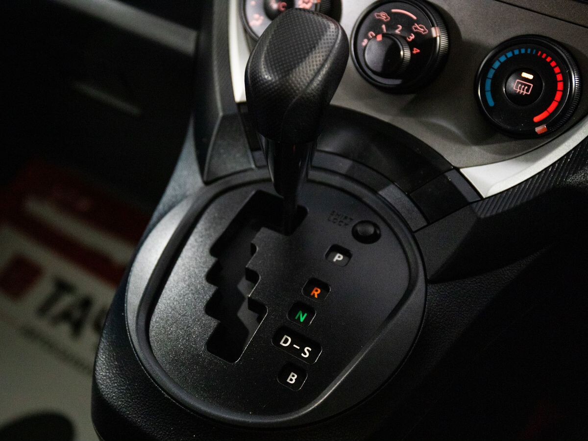 Toyota Ractis 2012 - фото автомобиля